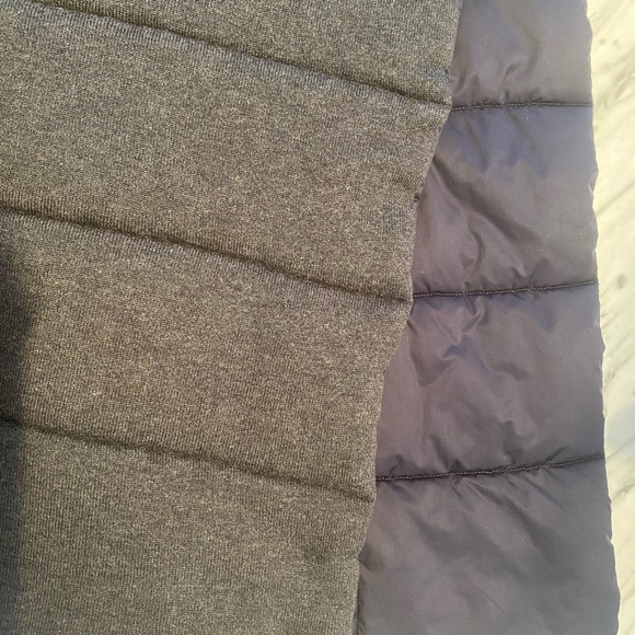 Banana Republic “Down” Poly filled scarf Navy/Grey - Picture 6 of 10